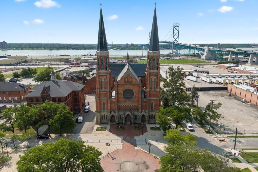 Palacio Mexicano * Detroit